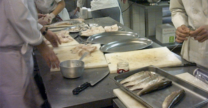 Técnicas básicas de cocina: Cómo hacer rodajas de pescado