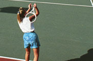La promotora no incluyó la tercera cancha de tenis que había ofertado para la urbanización